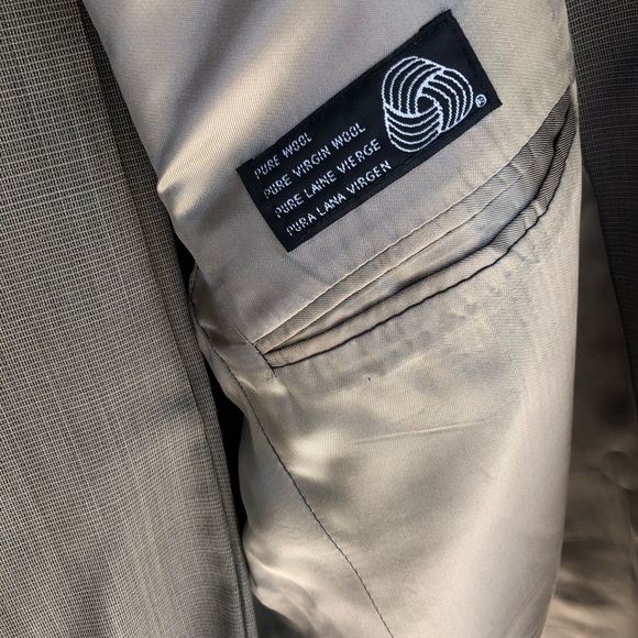 Mens Suit; Thomas Churchill Suit; 3 Button Tan 44 Regular; Classic Style - Picture 6 of 8